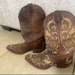 Shyanne Tan Leather Cowboy Boots